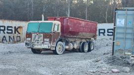 Peterbilt Roll Off Truck (1 of 8)