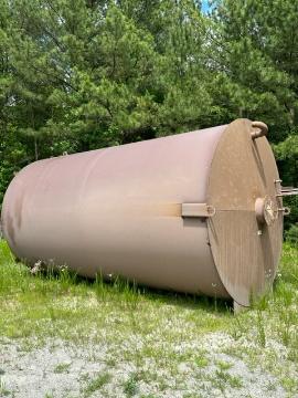 Stationary SINGLE WALLED 13,000 Gallon Vertical Fuel Tank (1 of 4)