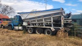 3 axle 1995 Stone Spreader (2 of 11)