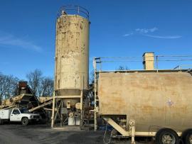 REDUCED PRICE -Stationary 300BBL Dust Silo (2 of 6)