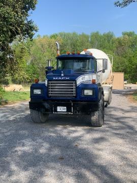 2009 10.5 Yard Mack Concrete Mixer (3 of 4)