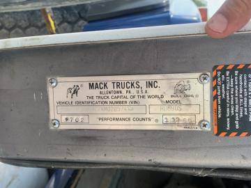 2009 10.5 Yard Mack Concrete Mixer (4 of 4)